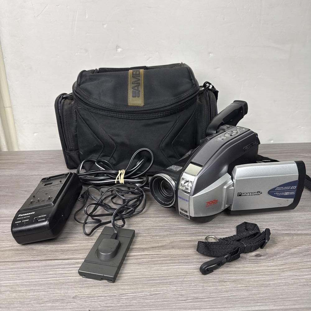 Panasonic PV-L352D Palmcorder 700x VHS-C Camcorder Bundle TESTED
